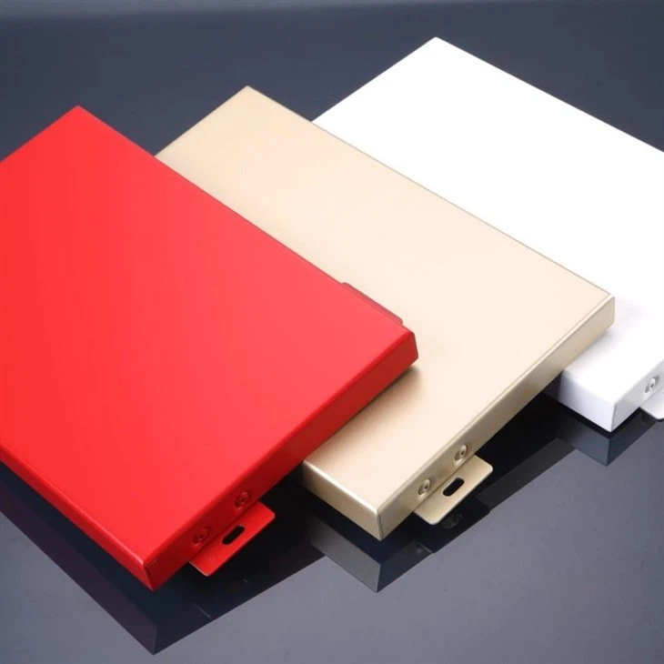 Egyszínű alumínium burkolat